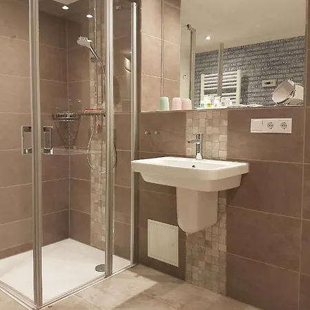Bernstein Mare Rose 6 Апартаменты